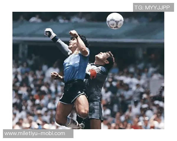 在那不勒斯进球后恩佐向马拉多纳致敬永远铭记传奇之光